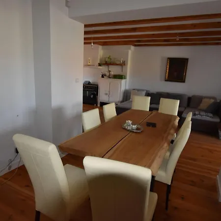 Spacious Holiday In By The River Vakantiehuis Kłodzko